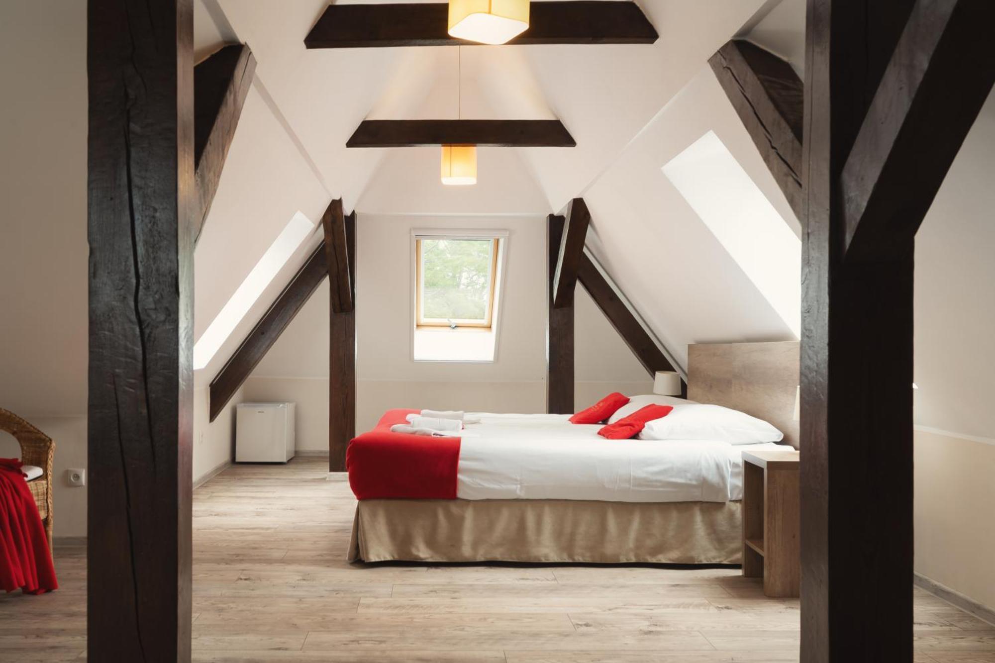 Hotel Stary Mlyn Strzeszyn à Lubowo  Extérieur photo