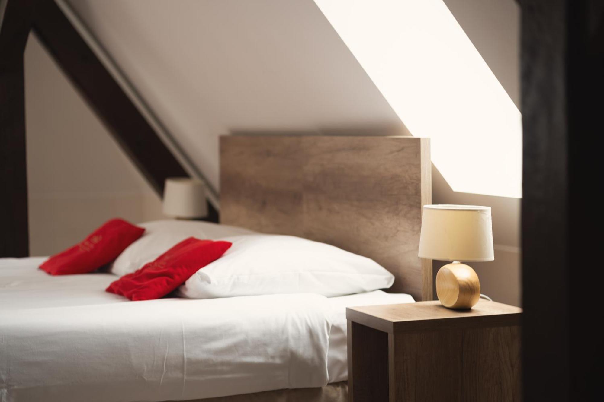 Hotel Stary Mlyn Strzeszyn à Lubowo  Extérieur photo