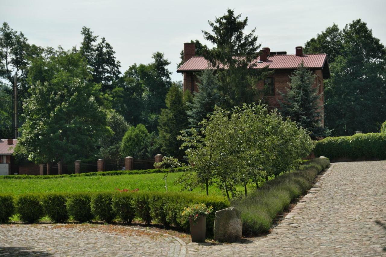 Hotel Stary Mlyn Strzeszyn à Lubowo  Extérieur photo